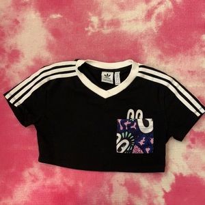 Super soft and cute Adidas XS black crop top with pocket